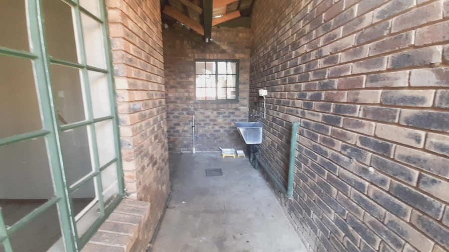 5 Bedroom Property for Sale in Ifafi North West